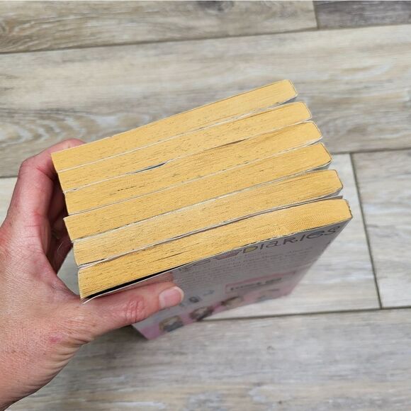 6 Cupcake Diaries chapter books - Picture 8 of 10